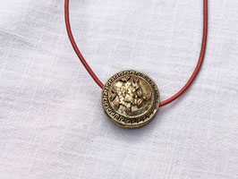 Lederband Lotus und Muschelhorn Anhänger gold