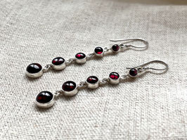 SACRED GARNET Ohrringe mit roten Granat Cabochon Steinen, Silber - Handarbeit