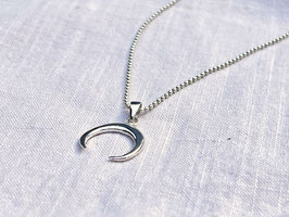 MOON – Feine Kette mit Mond Anhänger aus 925 Silber