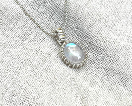 RAINBOW LIGHT Kette Regenbogen-Mondstein Anhänger Silber