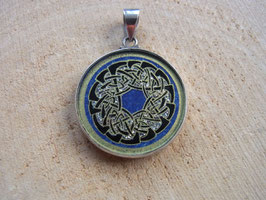 Anhänger mit endlosen Knoten Symbol und Lapislazuli