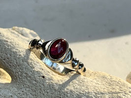 Ring PASSION OF LOVE mit Granat Silber