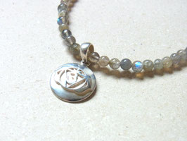 Labradorit-Kette mit Stirn Chakra Anhänger