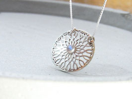 Kette FLOWING VIBES Mondstein Mandala