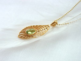 Kette ANGEL GUIDANCE mit Peridot Feder Anhänger gold
