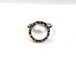 PEARL Ring mit weißer Perle und Blüte aus Silber - Handarbeit