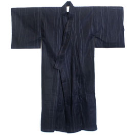 Yukata fond noir, lignes courbes grises et rouges