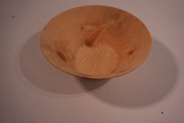 Handgefertigte Schale aus Zirbenholz.