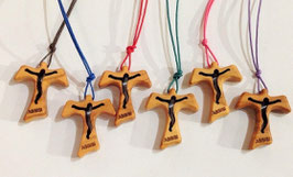 TAU IN ULIVO CON CRISTO TRAFORATO, INCISA SCRITTA "ASSISI" con CORDONCINO COLORATO