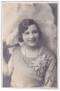 Madge Penny. Vocalist, dancer. Signed postcard