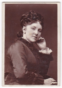 Marie Roze. Soprano. Woodburytype CDV. Motif on reverse