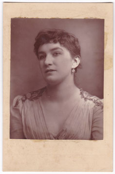 Nelly Bromley. St James's Photographic Co. 1882. Woodburytype