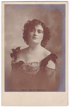 Julie Mackay. Comedienne. Rapid