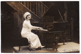 Dorothy M Lloyd. Pianist. Signed postcard dated 1914