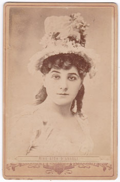Rita D'Angeli. Cabinet photo