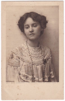 Janet Alexander. Biograph