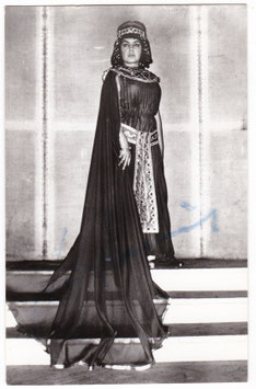 Lyne Dourian as Amneris "Aida"