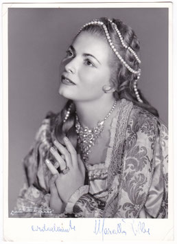 Marcella Pobbe. Signed photo