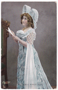 Aurélie Révy. Hungarian soprano. Tucks 4489