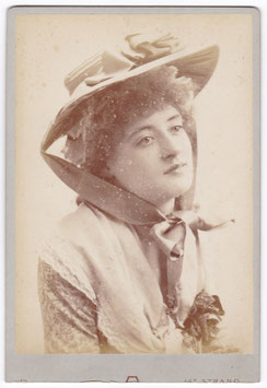 Winifred Emery. Albert Deneulain, London, cabinet photo