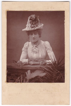 Cissy Grahame "The Pickpocket" Barraud. 1886. Woodburytype