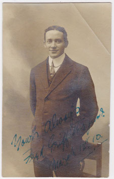 Fred Griffiths Jr. Comedian. Signed postcard, dated 1910