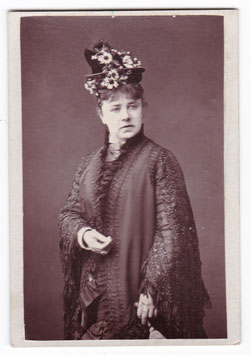 Marie Wilton. Lady Bancroft. Mughal style floral motif reverse. CDV