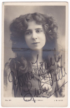 Lulu Valli. Beagles 63. Signed postcard