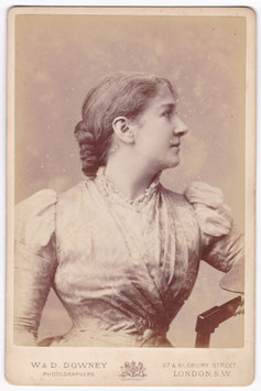 Madge Kendal. W & D Downey cabinet photo