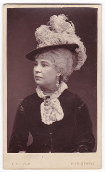 Louise Cleveland (Mrs Charles Viner) E R Gyde, Aberystwyth. CDV