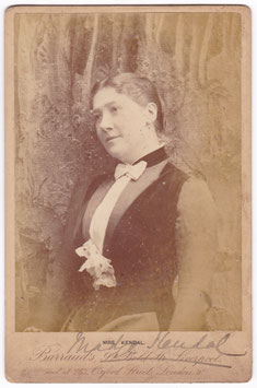 Madge Kendal. Barraud. Signed cabinet photo