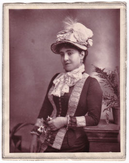 Adelina Patti. London Stereoscopic Co. 1882. Woodburytype