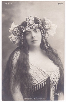 Meyrianne Héglon as Omphale "Astarté"