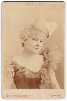 Gabrielle Barrot. Reutlinger, Paris cabinet photo