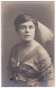Marion James. Mezzo soprano, principal boy. Signed postcard