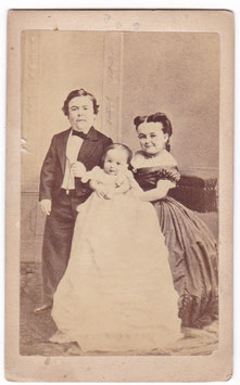 General Tom Thumb. Charles Sherwood Stratton and Lavinia Warren Stratton with an orphaned baby provided by Barnum for publicity photos.