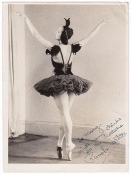 Pamela Carter. Beiny. Signed photograph