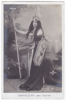 Louise Grandjean as Brünnhilde "Siegfried" Nadar