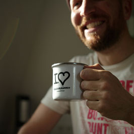 Emaille-Tasse "Kalsarikännit"