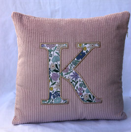 Kissen aus Cord mit Monogramm