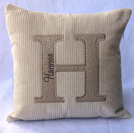 Kissen aus Cord mit Monogramm