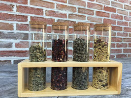 Tafelpresentatie in hout met 4 cilinders in glas voor thee en infusies