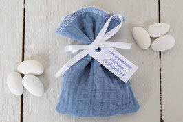 Pochon dragées double gaze de coton bleu Outremer - étiquette à personnaliser pour mariage communion baptême