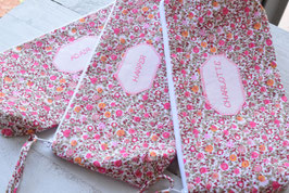 Trousse école prénom fille à personnaliser avec broderie prénom, tissu motif fleurs Liberty rose/rouge