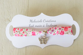 Bracelet enfant liberty phoebe rose et breloque papillon - idée cadeau anniversaire noël