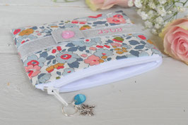 Porte monnaie enfant broderie prénom tissu liberty Betsy Porcelaine