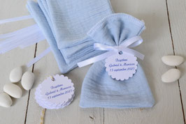 Pochon dragées double gaze de coton bleu ciel- étiquette à personnaliser pour mariage communion baptême