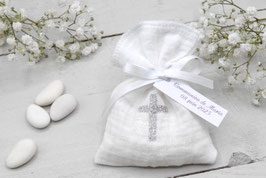 Pochon dragées double gaze blanc croix argenté - baptême communion mariage