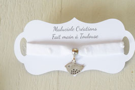 Bracelet enfant tissu plumetis blanc breloque oiseau - idée cadeau anniversaire noël