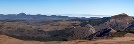 Panoramique - Chaîne des Puys & Roches Tuilière & Sanadoire